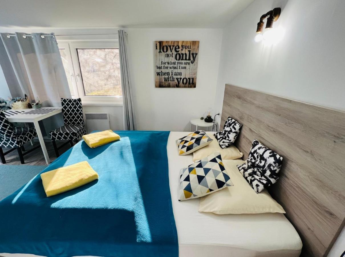 Balcsitthon Apartmanok Siófok Rum bild
